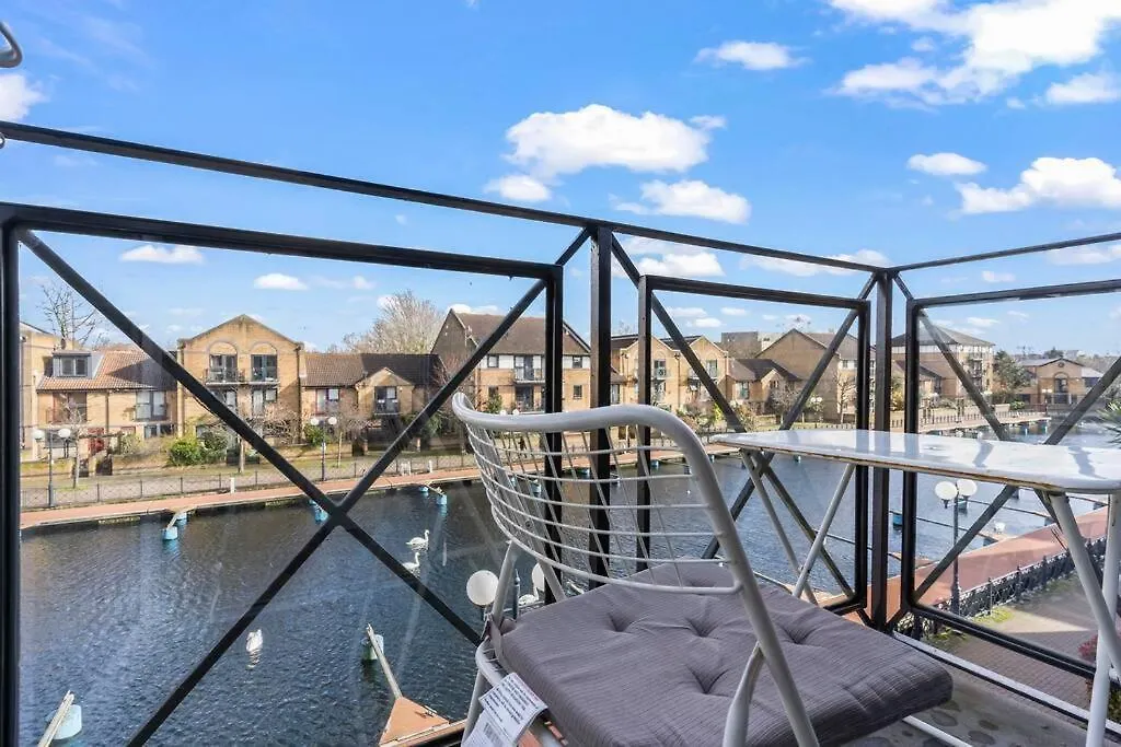 1-Bedroom Apartment With Free Private Parking - Canary Wharf London 0*,  United Kingdom