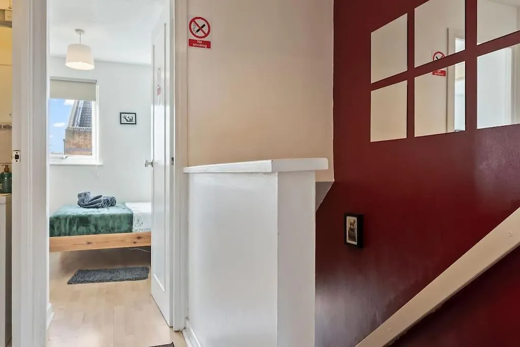 1-Bedroom Apartment With Free Private Parking - Canary Wharf London 0*,